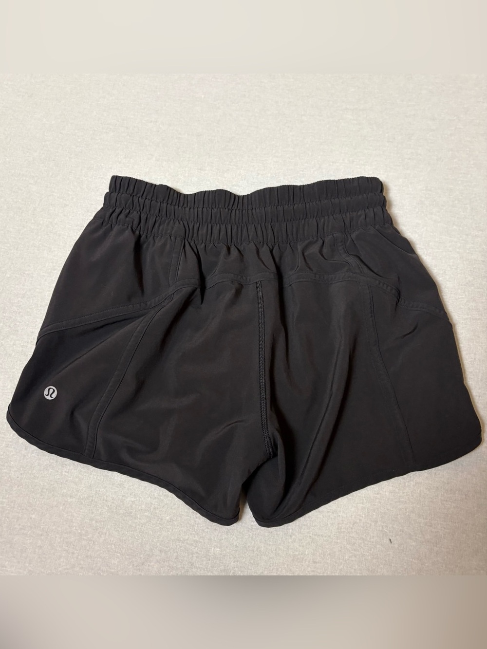 Lululemon Tracker Short V *4" Black Size 6